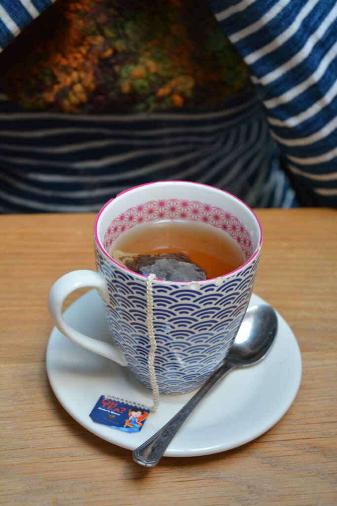 Eine Tasse Tee als Genussmoment für das dritte Trimester